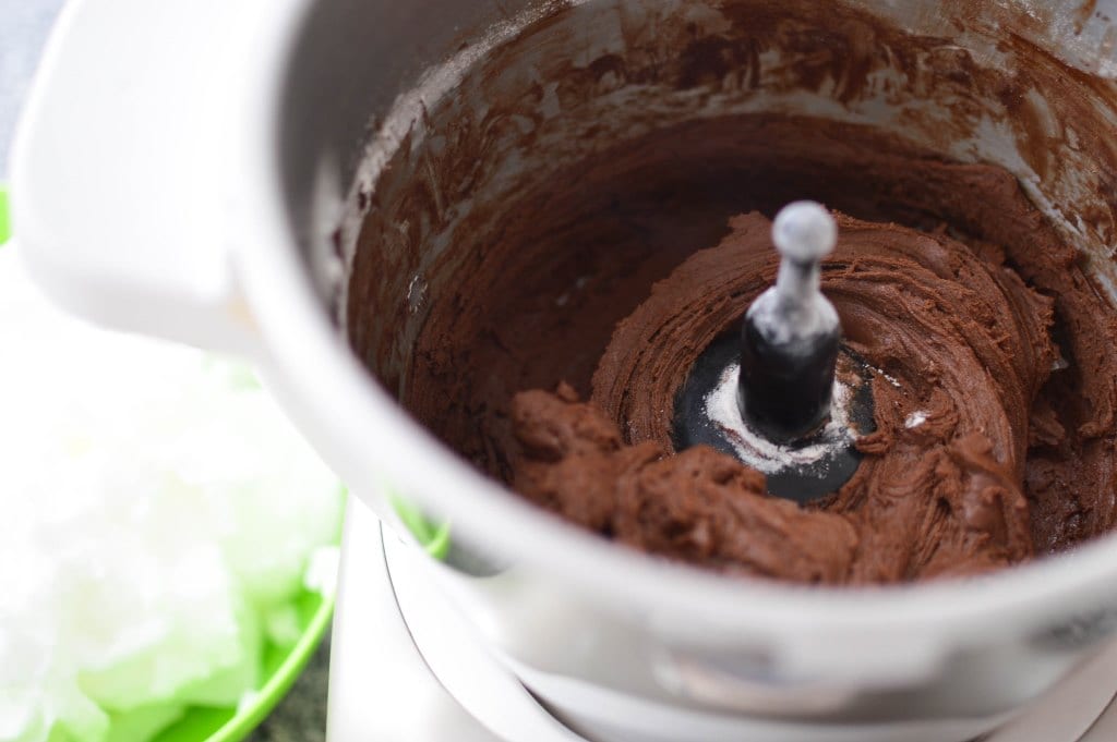 bolo halloween cemitério - derreter chocolate