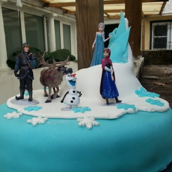 festa de aniversário frozen - bolo frozen 2