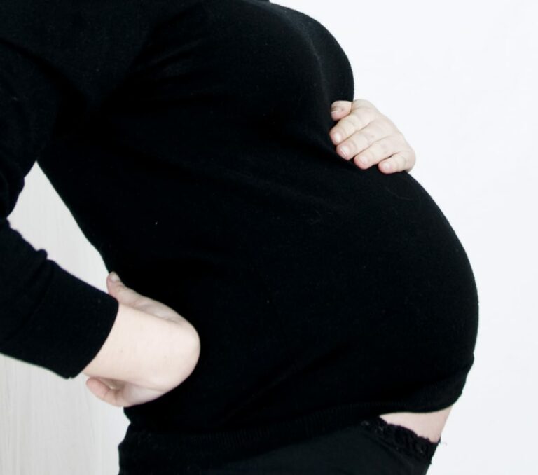 Dor ciática na gravidez: sintomas, como aliviar e tratar