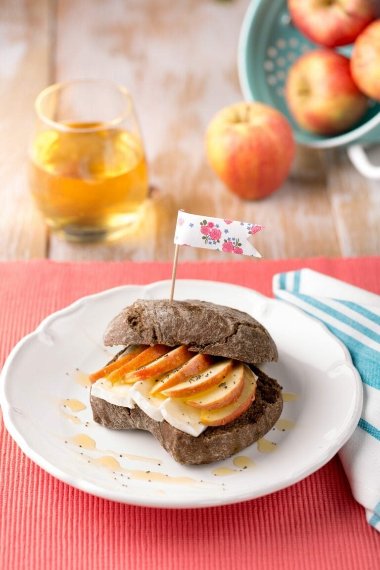 Pão de alfarroba com brie