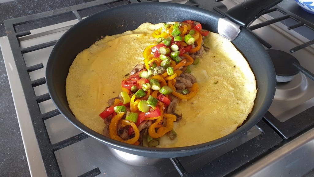 Omelete com ingredientes