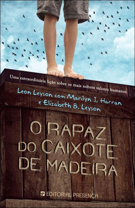rapaz caixote madeira