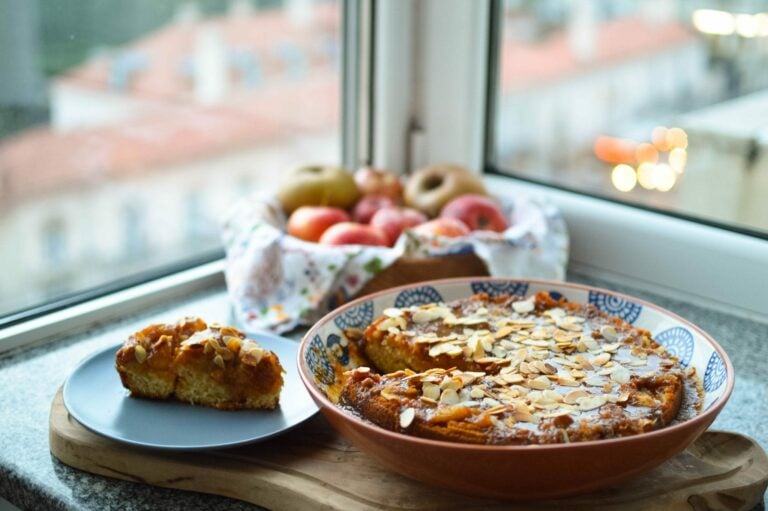 Bolo de Maçã Tatin com caramelo