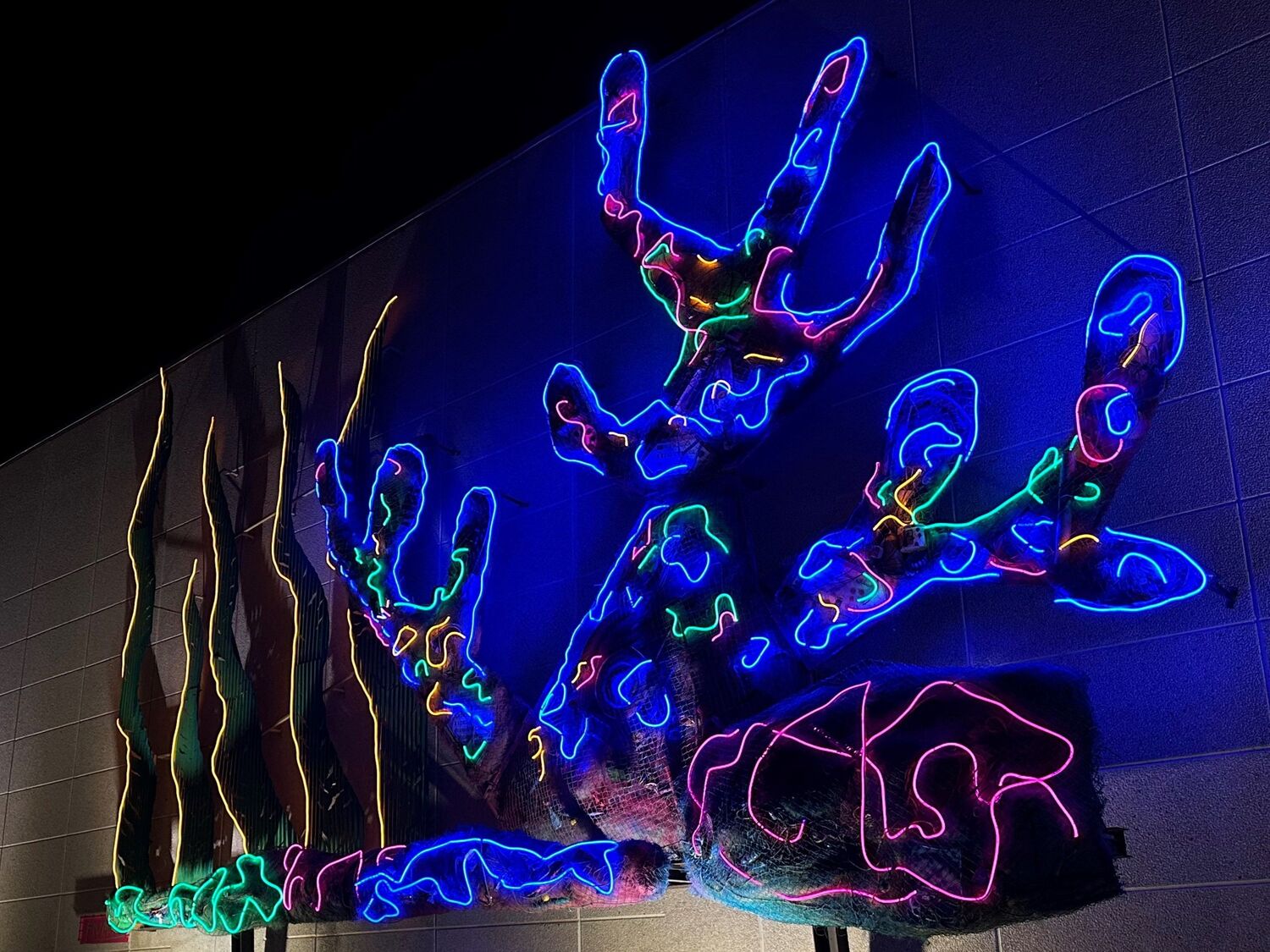 Fiumani dá vida à fachada do Oeiras Parque, unindo a arte à sustentabilidade