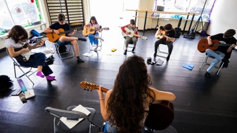 Curso de Guitarra Verão Lisboa para crianças