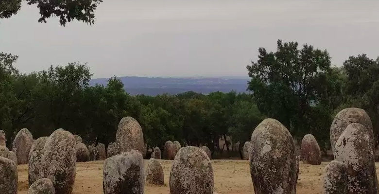 ideias gratuitas família - Cromeleque de Almendres