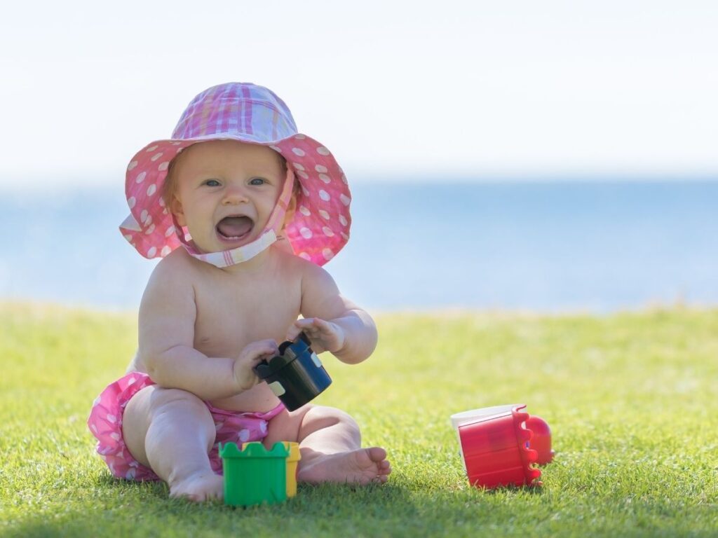 Bebe com fralda mudada