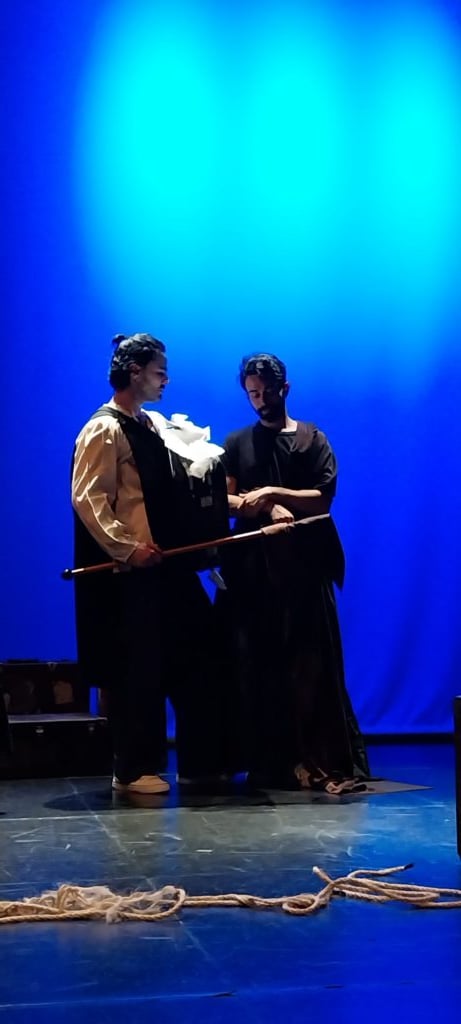 Peça Teatro Auto de Barca de Inferno Fundo Azul