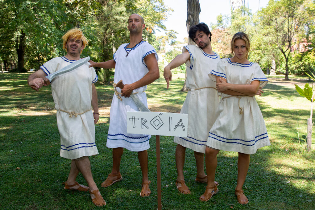 Ulisses e o cavalo de tróia - peça nas escolas