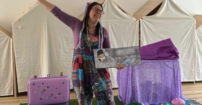 senhora da mala lilas creches