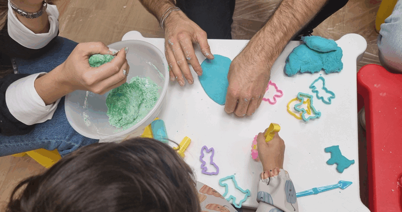 Oficina Fazer Plasticina Caseira e Criar Enfeites de Natal