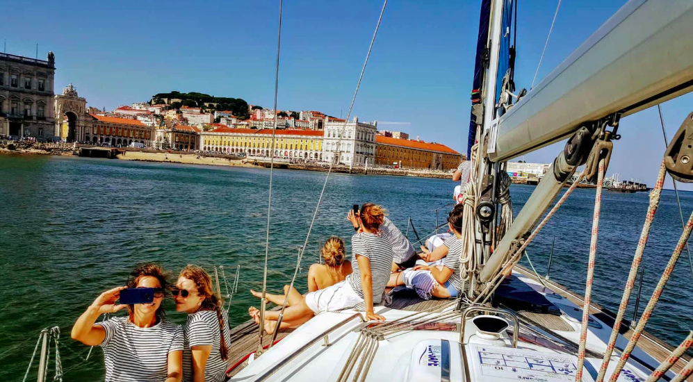Passeio de barco no Tejo