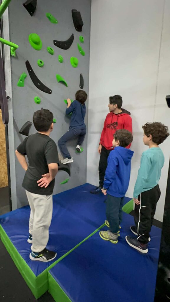 Escalada no campo de férias desportivas Alfragide