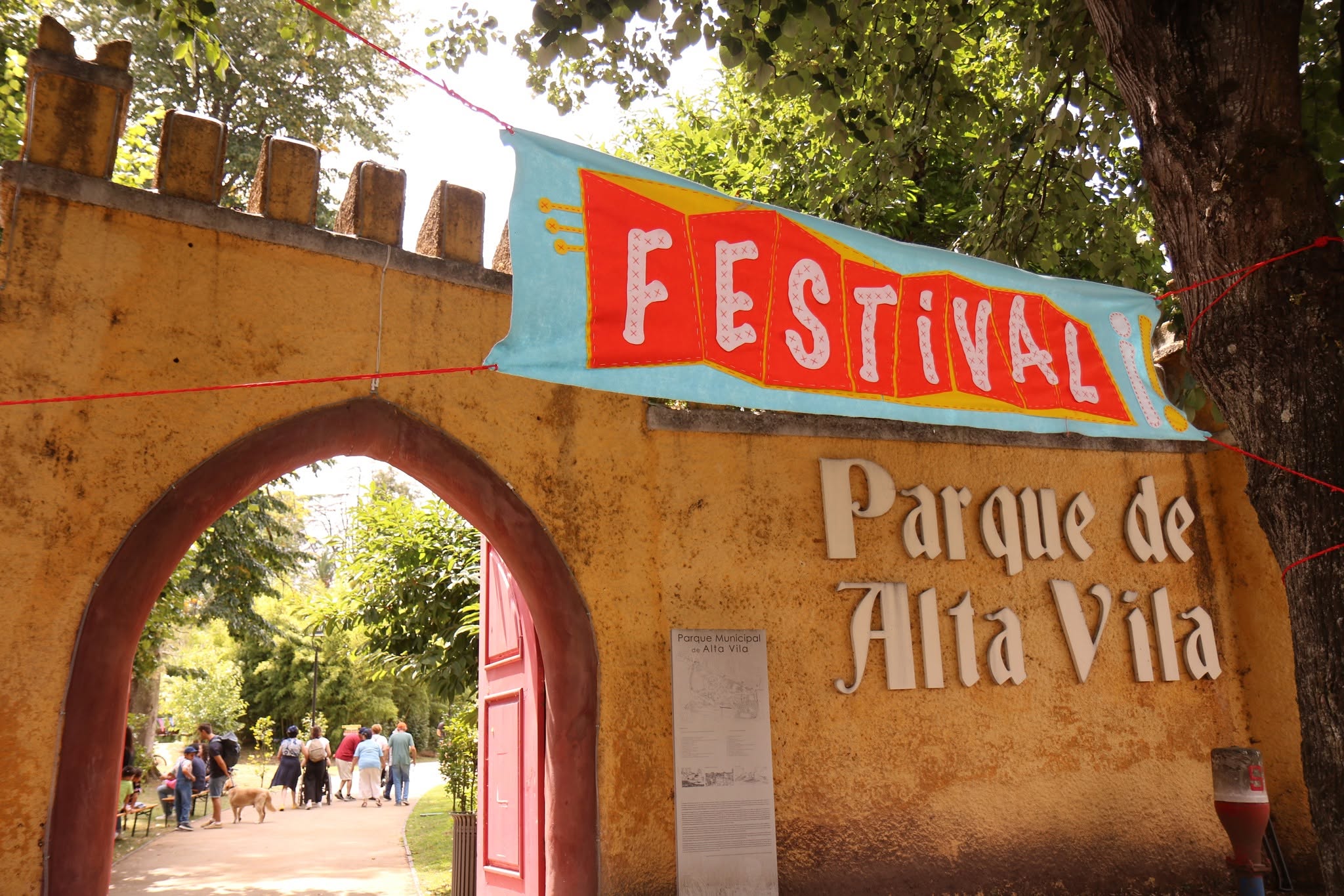 Entrada do Festival i! no Parque Municipal da Alta Vila em Águeda.