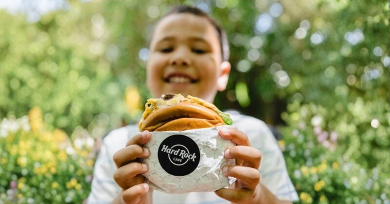 Kids Eat for Free: até 31 de agosto crianças não pagam no Hard Rock Cafe Lisboa!