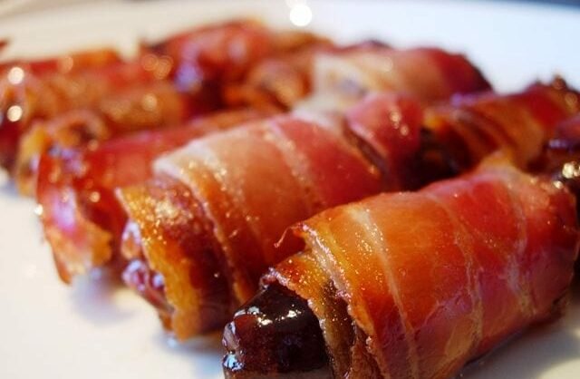 Tâmaras com bacon