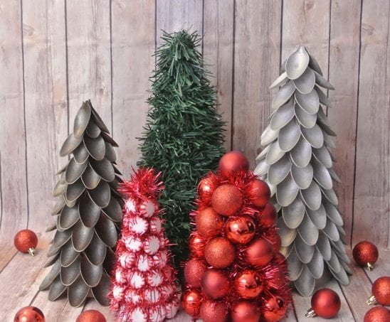 Como fazer uma árvore de Natal reciclada? Temos ideias!