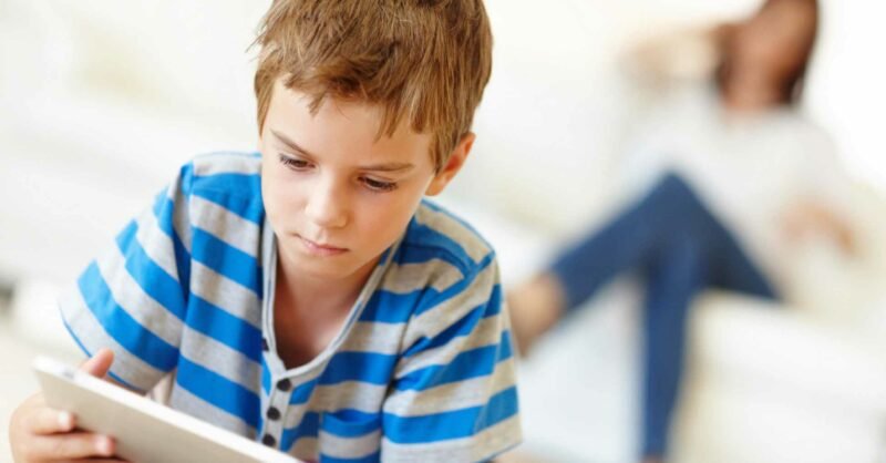 Deixa seus filhos navegarem sozinhos internet?