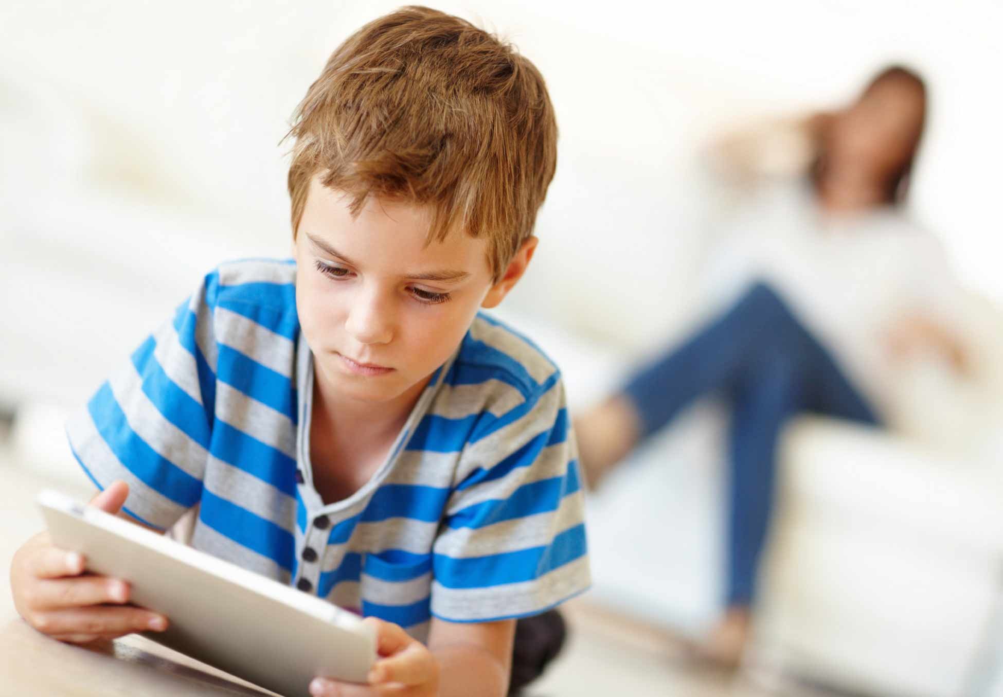 Deixa seus filhos navegarem sozinhos internet?
