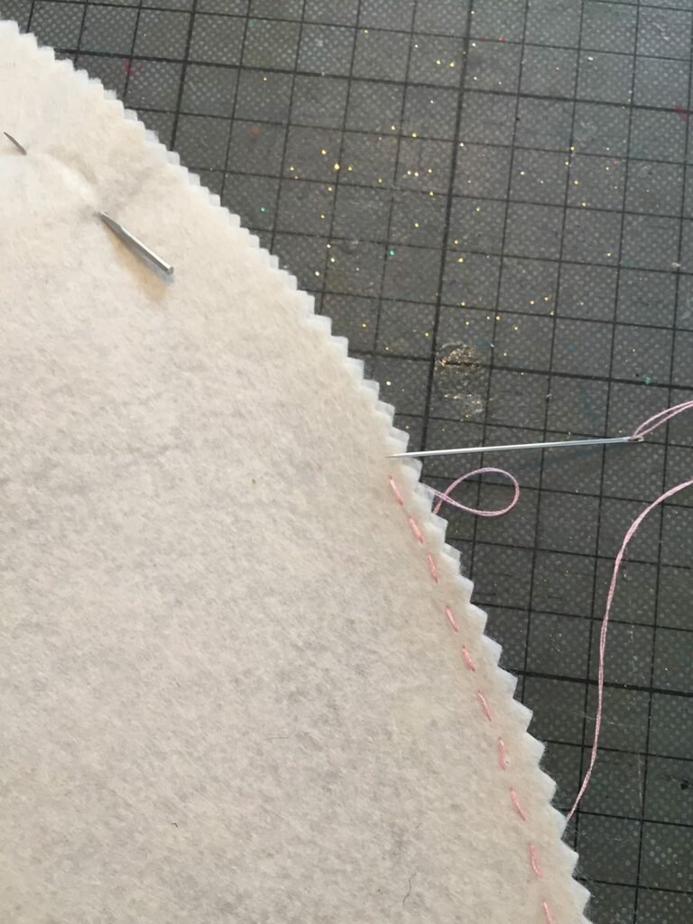 unicórnio de feltro passo 3 coser