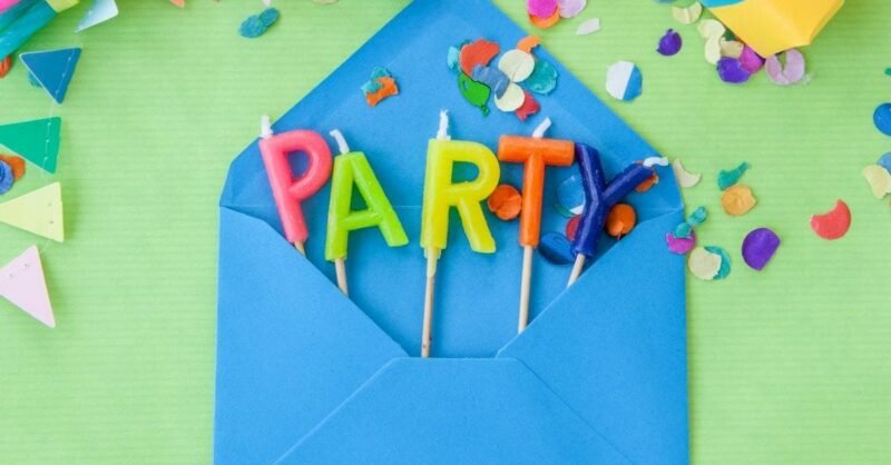 Convites de aniversário: as melhores dicas para convites e recursos para criar o seu próprio convite