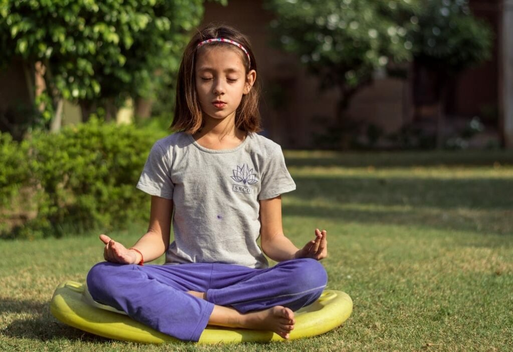 hiperatividade menina a meditar