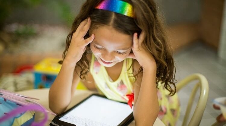 A partir de que idade é que uma criança deve ter um tablet?