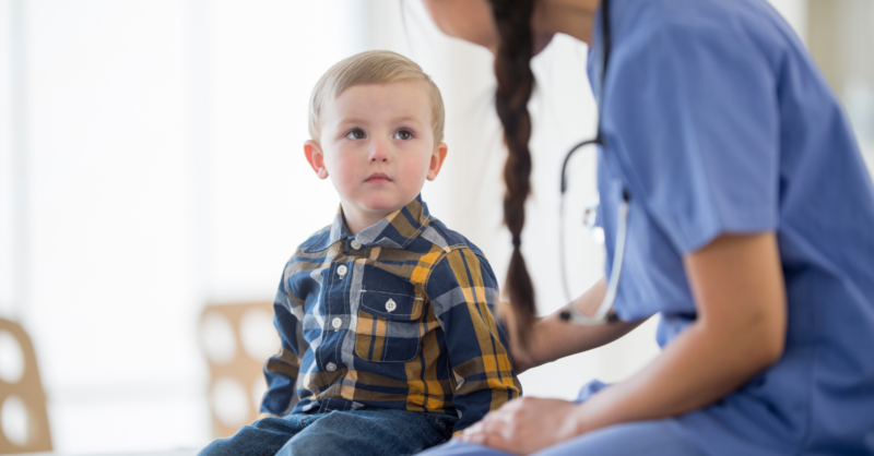 Como ajudar as crianças a vencer o medo de ir ao médico