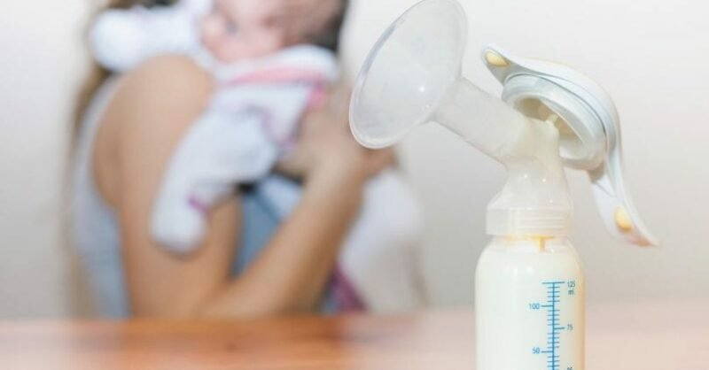 Como tirar leite materno?